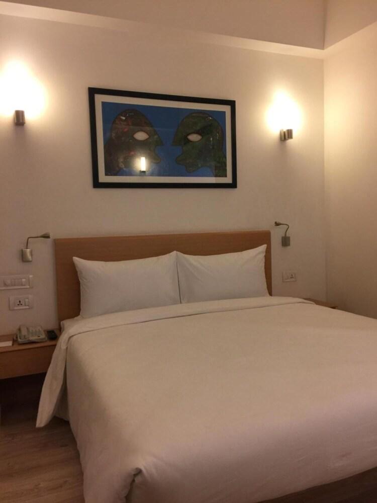 Red Fox By Lemon Tree Hotels, Sector 60, Gurugram Gurgaon Eksteriør billede